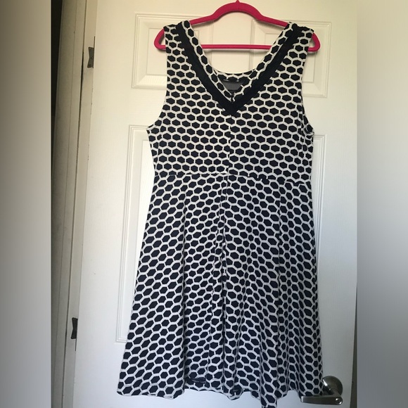 Dress - Picture 4 of 10